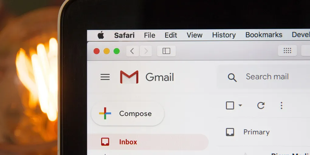 E-mailinstellingen configureren op een laptop met meerdere apparaten