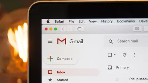 E-mailinstellingen configureren op een laptop met meerdere apparaten